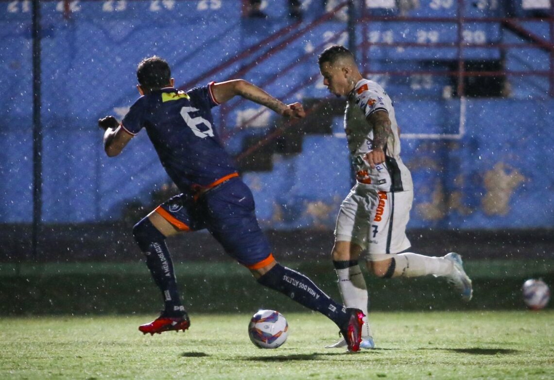 Cianorte e Operário empatam em jogo de quatro gols pelo Estadual