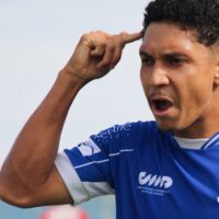 Jogador do Cianorte comemora o gol no primeiro tempo.