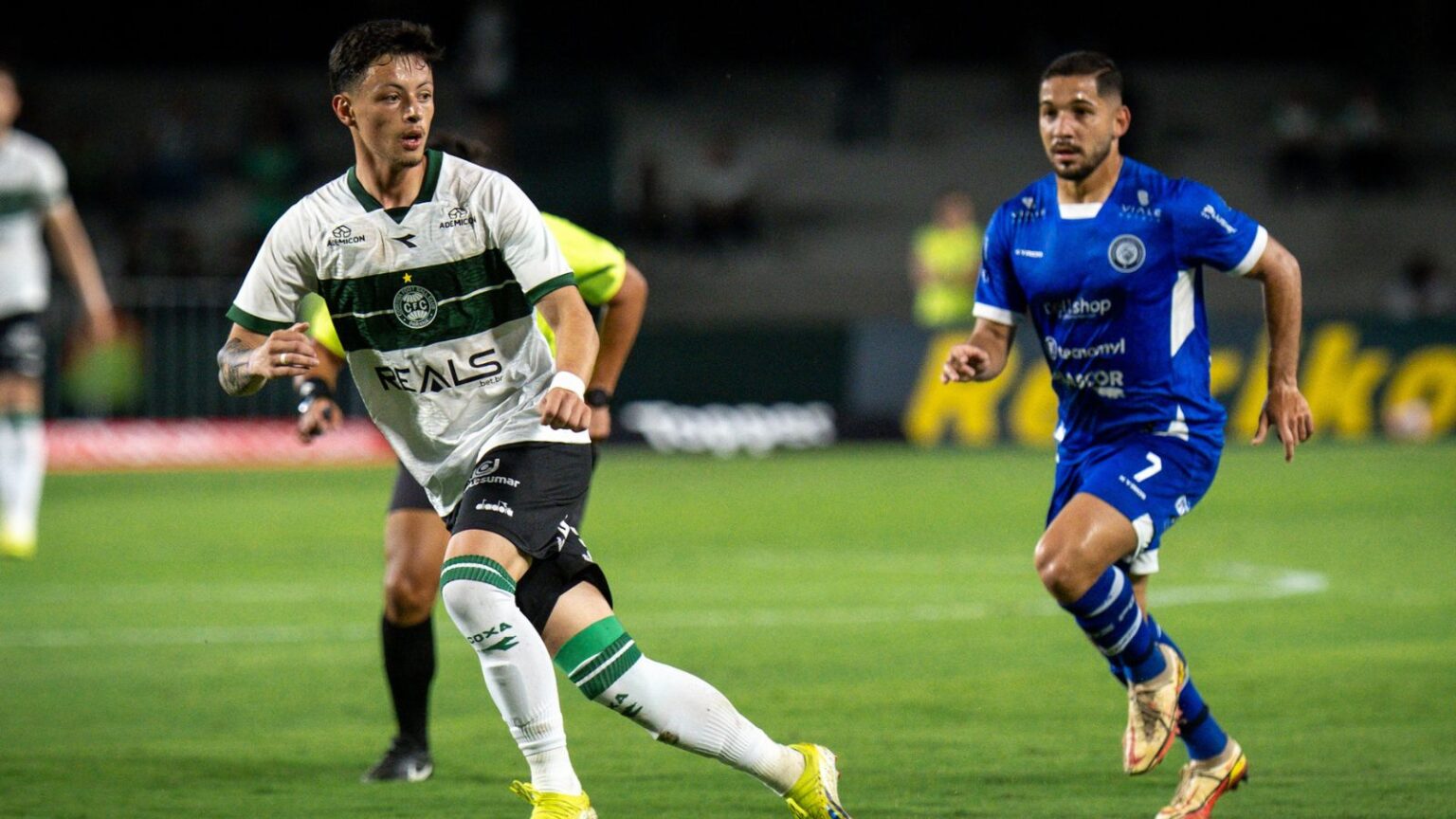 Em jogo de cinco gols, Foz do Iguaçu vence o Coritiba na estreia do ...