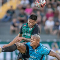Jogo pegou fogo no segundo tempo e Azuriz resistiu à pressão. FOTO: Fernando Teramatsu / Maringá
