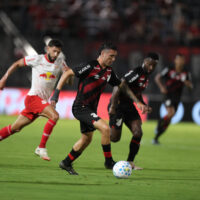 Lateral Benavídez deu a assistência para o gol rubro-negro em Bragança Paulista. FOTO: Duda Matoso / Athletico