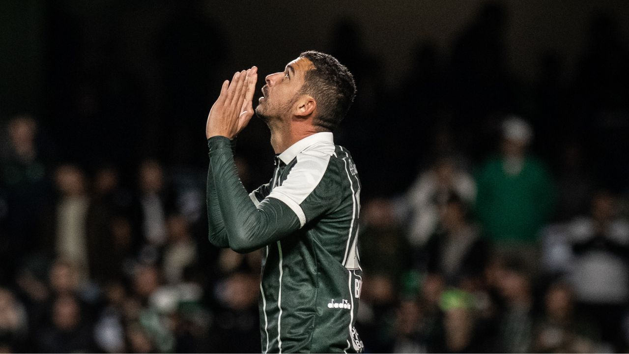 Coritiba vira sobre o Bahia e se aproxima do G4 do Brasileirão 1 coritiba bahia brasileirao