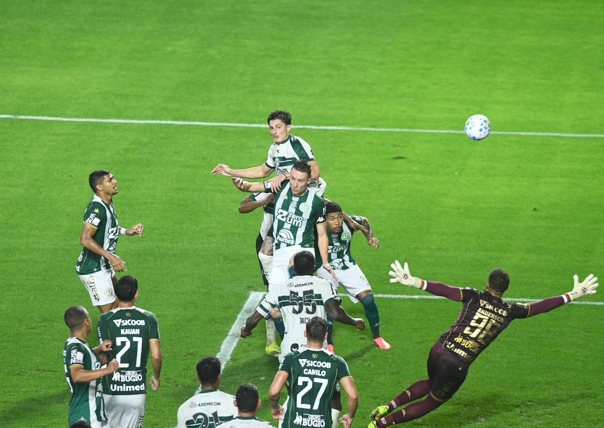 Coritiba vence a Chapecoense e se recupera no Brasileirão 1 Coritiba x Chapecoense