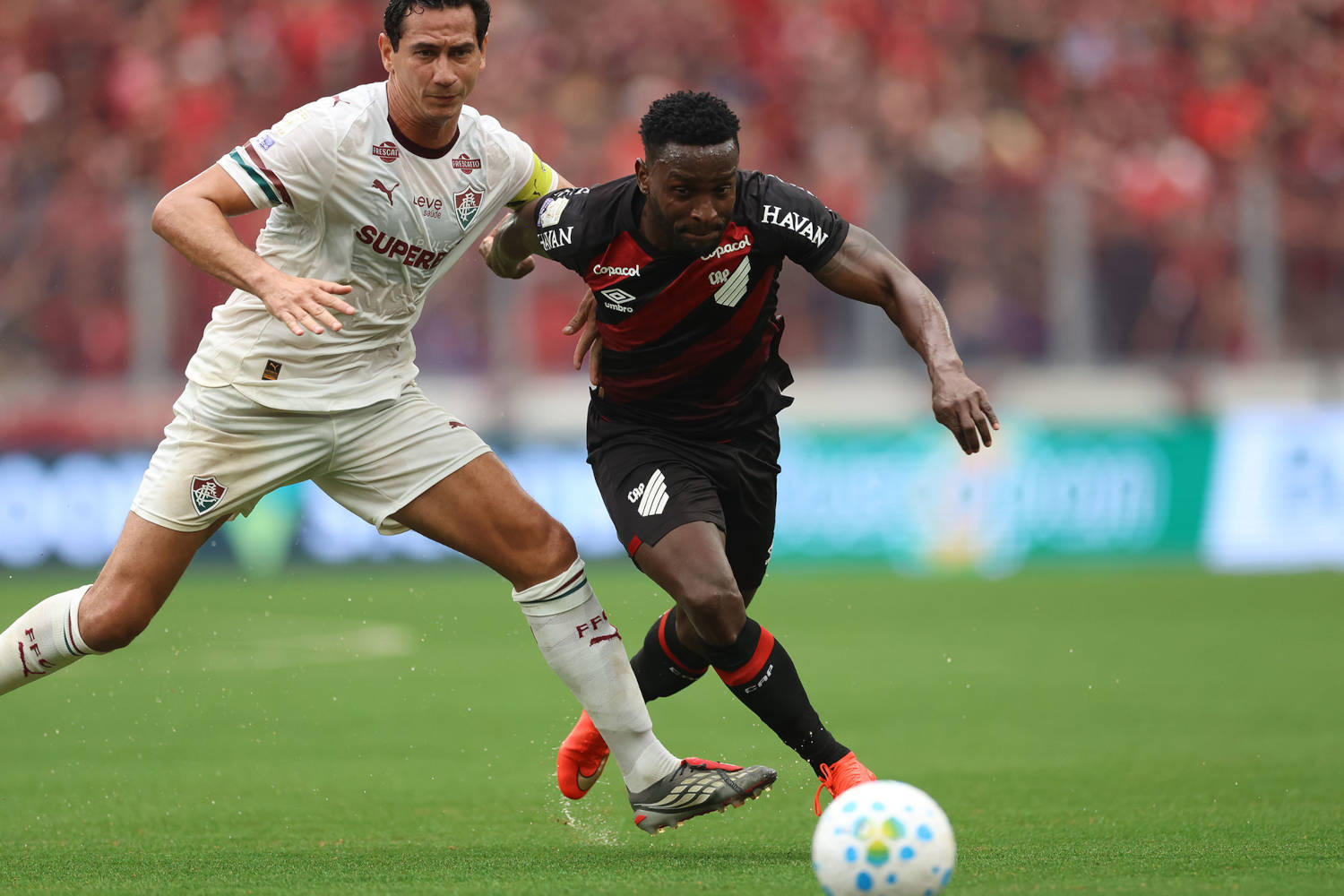 Athletico busca empate no fim e fica no 3 a 3 com o Fluminense na Arena