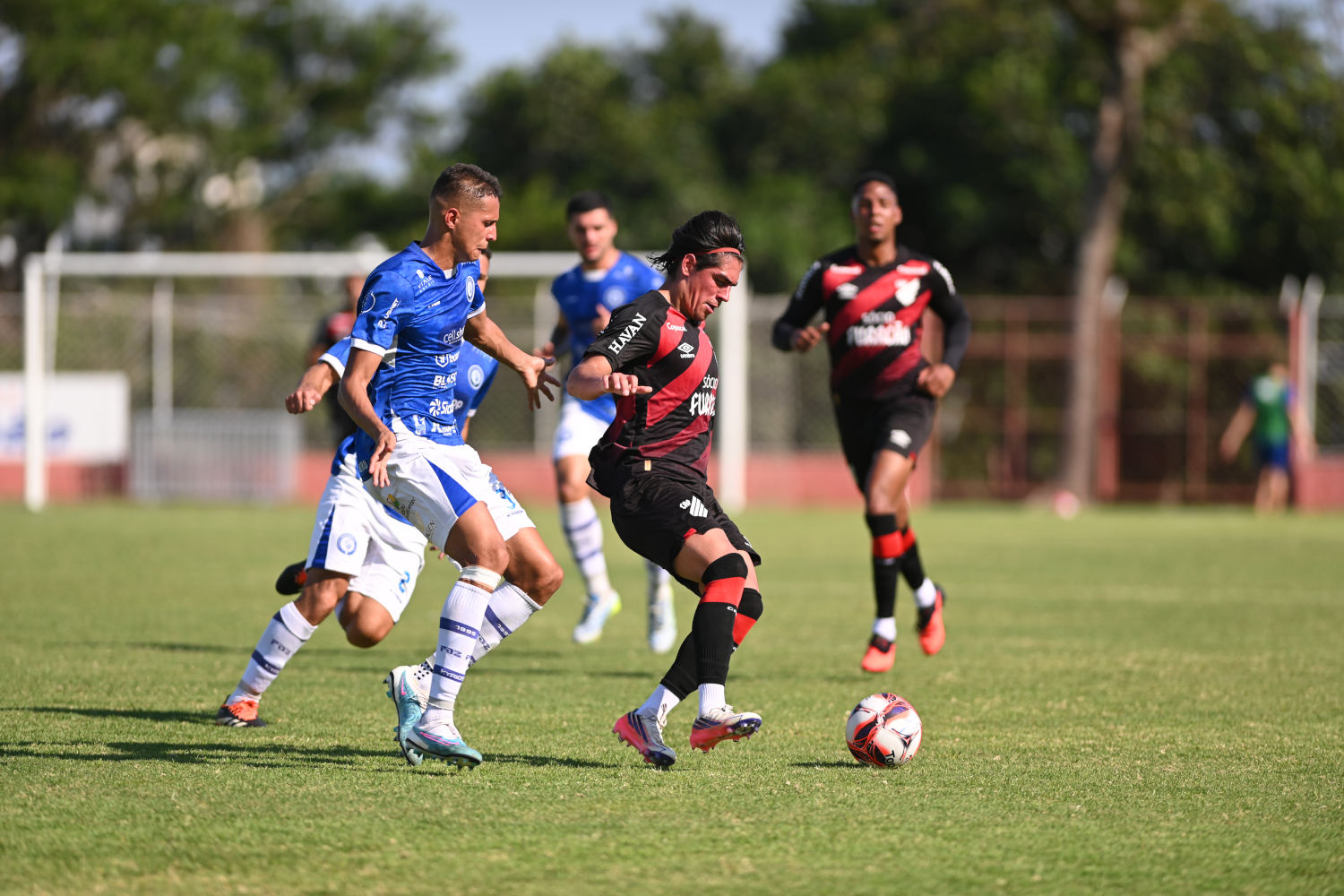 Foz do Iguaçu marca gol olímpico e vence o Athletico na Copa Paraná 1 foz do iguacu athletico copa parana 2026